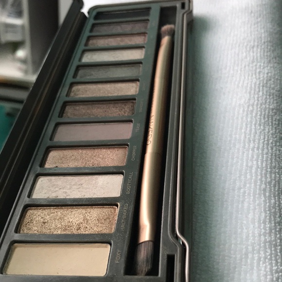 Urban Decay Naked 2 eyeshadow palette - Picture 2 of 5